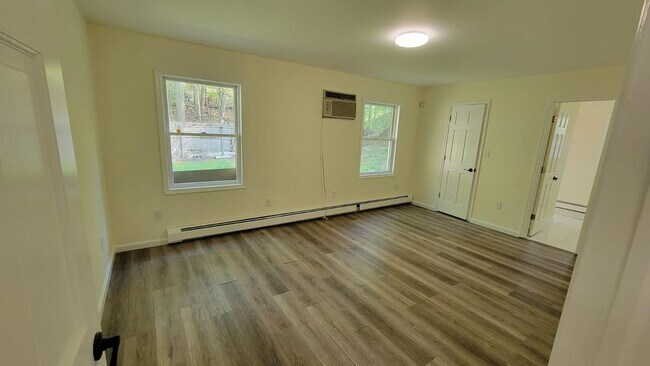 Foto del edificio - 21 Woodland Cir N