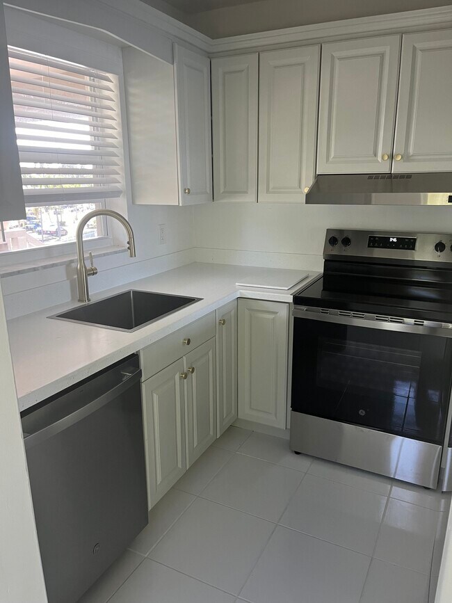 Foto del edificio - 311 E Ocean Ave