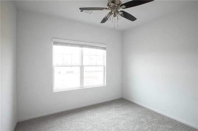 Building Photo - 172 Zion Dr