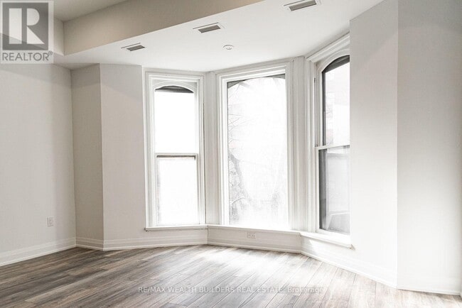 Building Photo - 219 Jarvis St