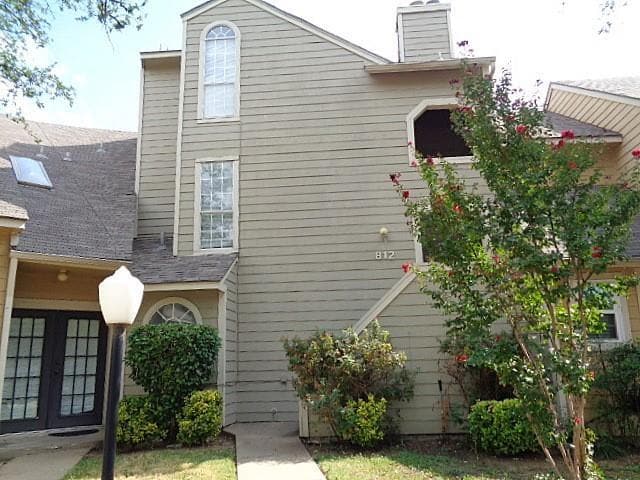 Building Photo - 812 Ventura Park
