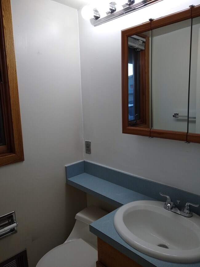Building Photo - 222 Chelsey Dr
