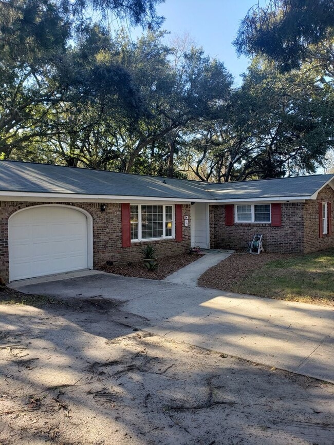 Building Photo - 1219 Mathis Ferry Rd