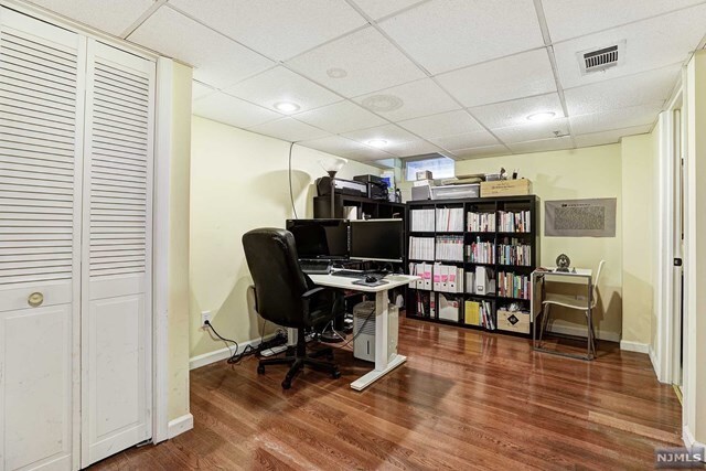 Building Photo - 82 Meadowview Ct