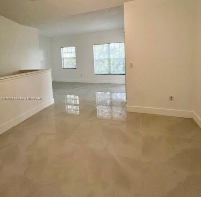 Foto del edificio - 10324 Fox Trail Rd S
