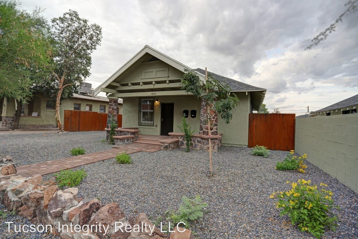 Foto principal - 810 E 6th St