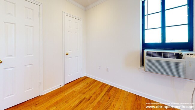 Building Photo - 60 Brattle St