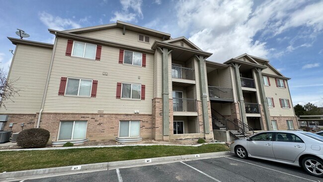 Building Photo - 3 bedroom 2 bath!! Available Now!!