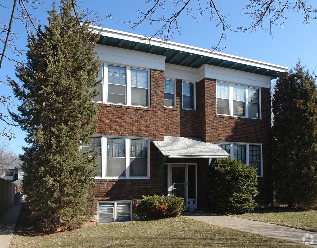 Building Photo - 1841 Laurel Ave