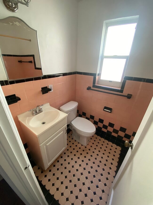 Building Photo - 8910 Collins Ave