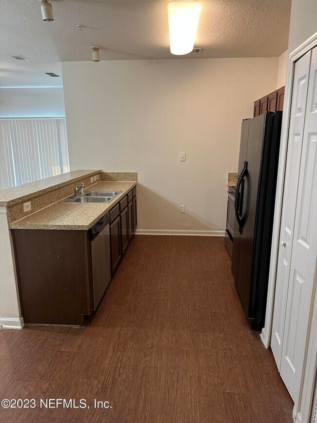 Building Photo - 6916 Ortega Woods Dr