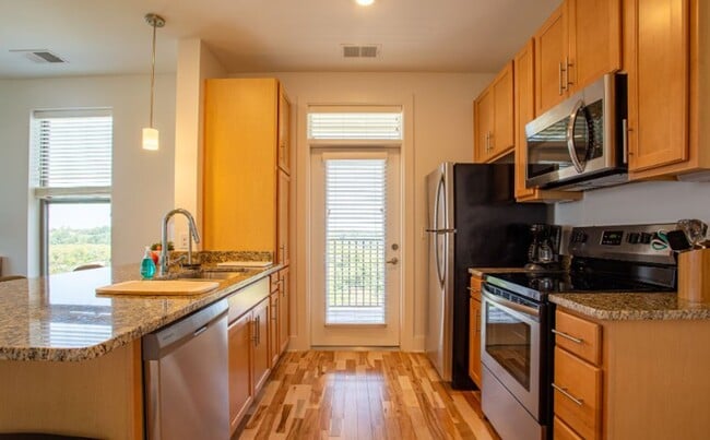 Interior Photo - Artisan Hill