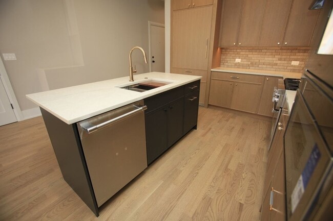 Foto del edificio - 1029 N Winchester Ave