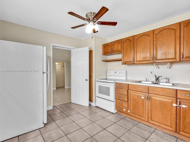 Foto del edificio - 5611 SW 37th St