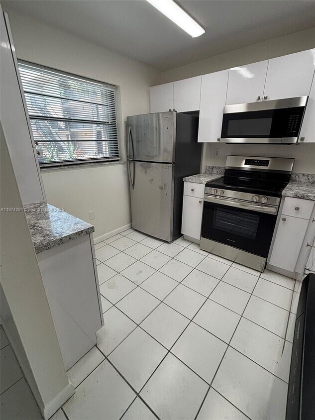 Foto principal - 10865 SW 112th Ave