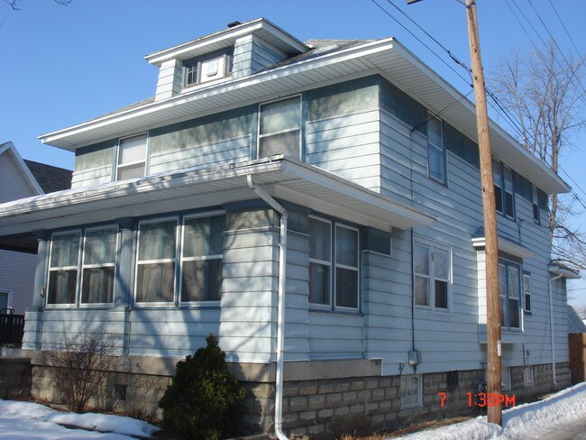 Outside View - 1013 Cherry St