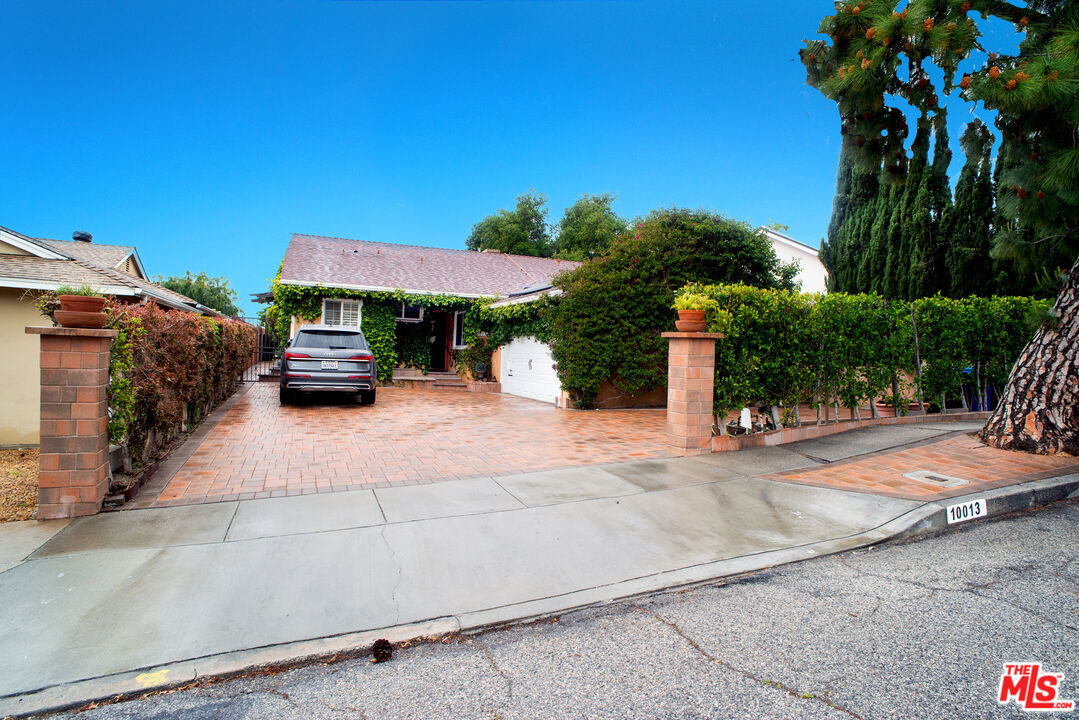 Primary Photo - 10013 Cabanas Ave