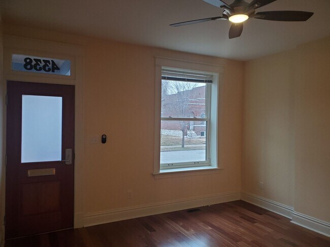 Foto del edificio - 4338LC Arco Ave. (Mahogany)