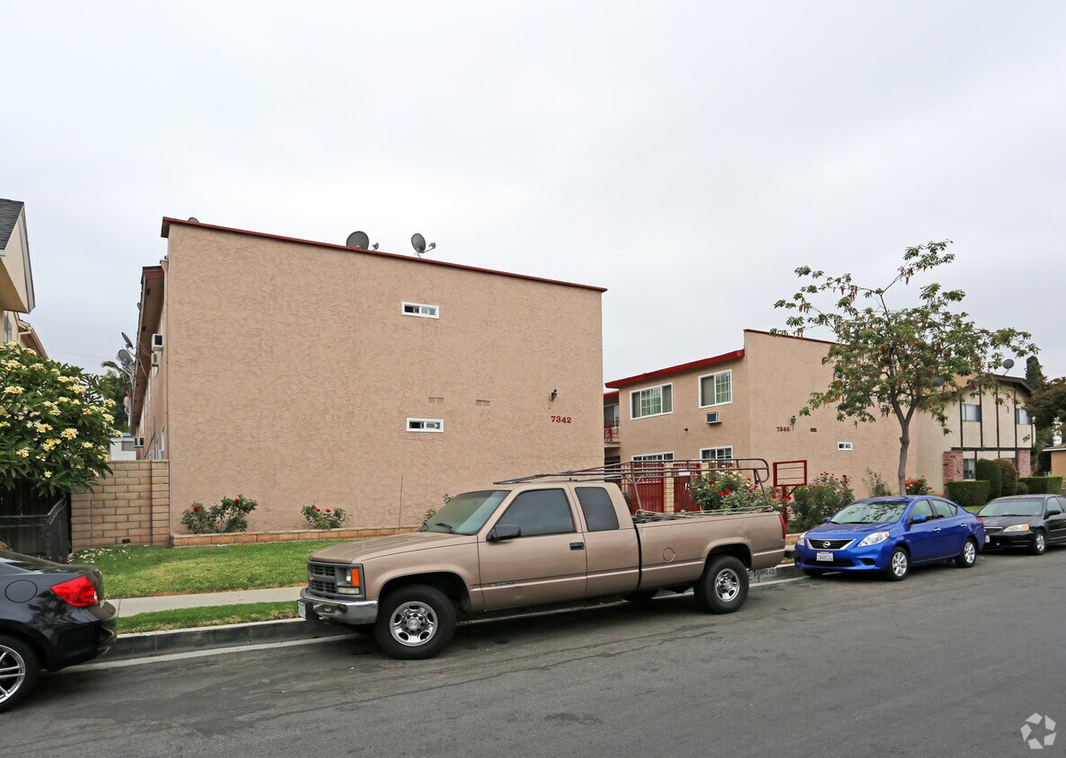 Primary Photo - 7342-7348 Newlin Ave