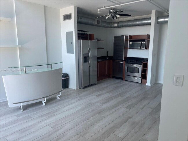 Foto del edificio - 690 SW 1st Ct