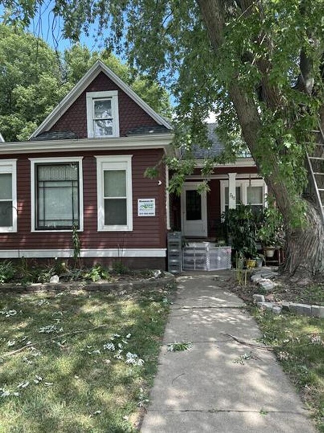 Building Photo - 712 S State St