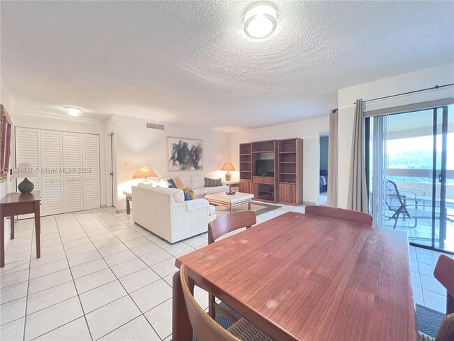 Building Photo - 9255 SW 125th Ave