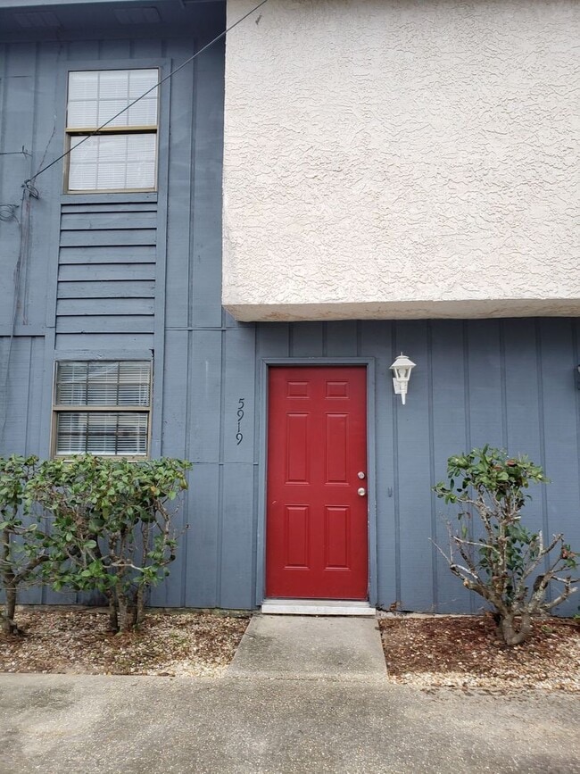 Building Photo - 5919 Pinetree Ave