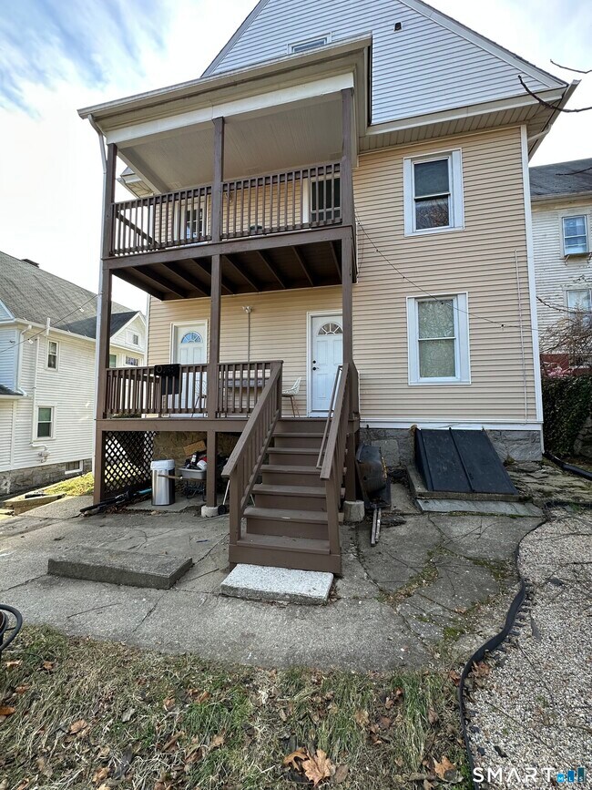 Foto del edificio - 27 E 9th St