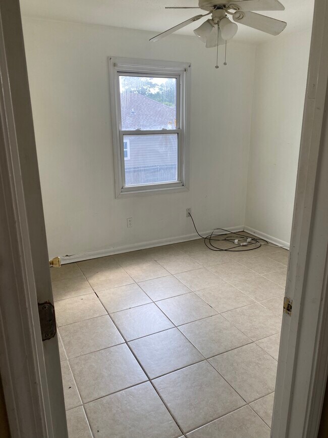 Bedroom - 8615 S Claiborne Ave