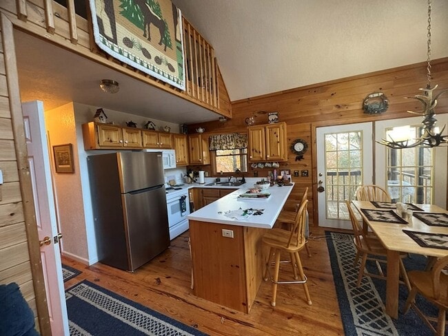 Building Photo - 664 Fox Run Dr