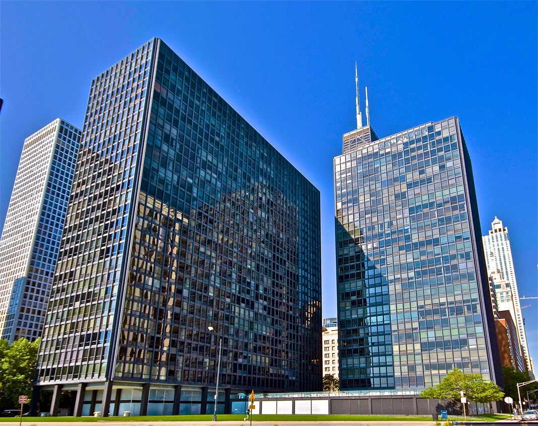 Foto principal - 900 N Lake Shore Dr