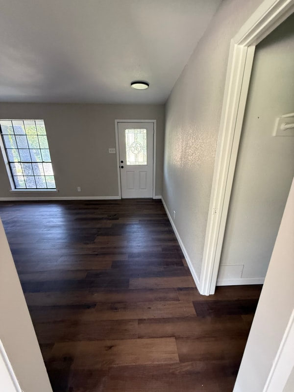 Building Photo - 813 Cedar Oaks Ln