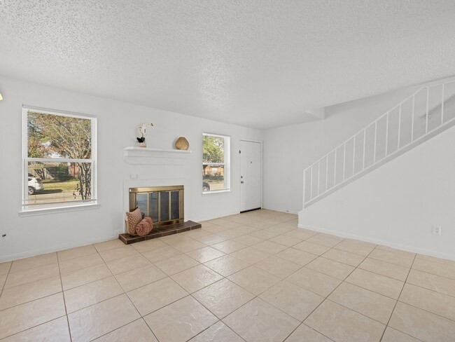 Building Photo - 6456 Kentwick Dr