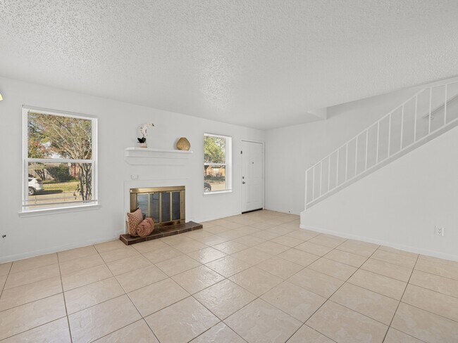 Foto del edificio - 6456 Kentwick Dr