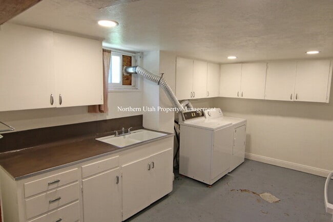 Building Photo - 2 Bed 1 Bath