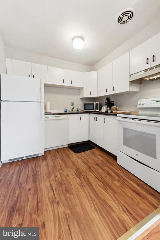 Foto del edificio - 1334 Montgomery Ave