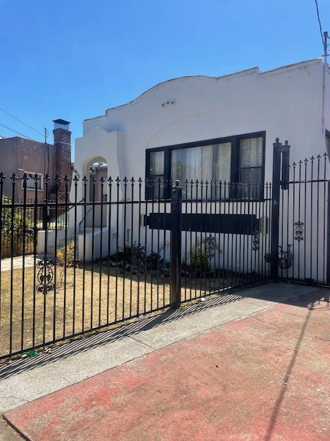 Building Photo - 6415 Brann St