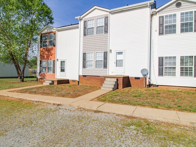 Building Photo - 124 Meadows Ln
