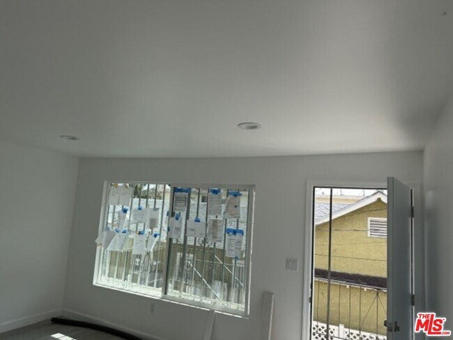 Foto del edificio - 1499 W 35th Pl