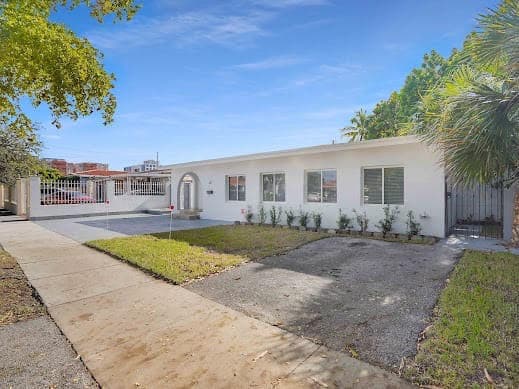 Building Photo - 411 NW 51st Ave