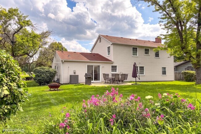 Foto del edificio - 1111 Plum Grove Cir