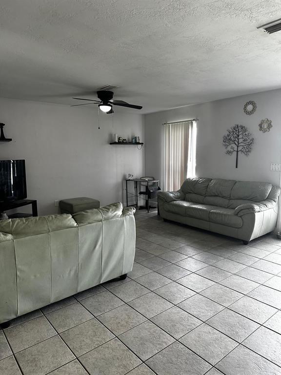 Foto del edificio - 1048 Wakefield Cir