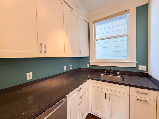 Foto del edificio - 3 bed 1 bath Townhome in heart of Mission District