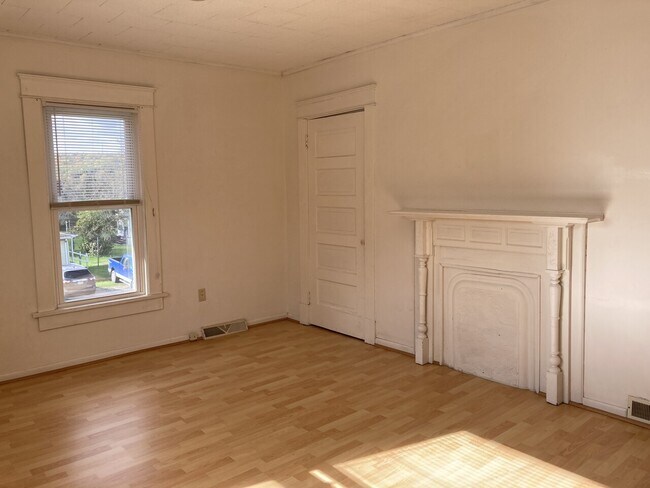 Building Photo - 104 W Miller