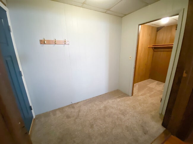 Building Photo - 525 Welch Ave