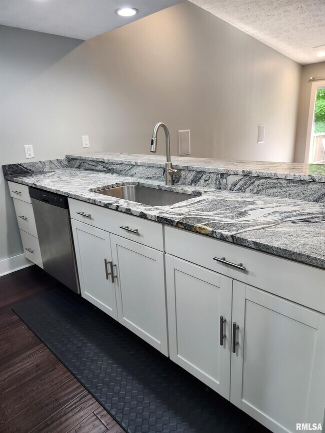 Foto del edificio - 3439 N Willow Ct