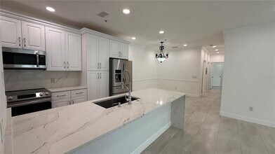 Building Photo - 16303 Enclave Village Dr