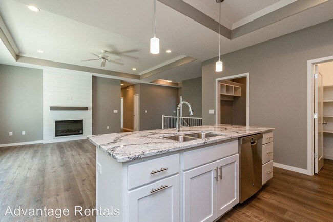 Foto del edificio - 5 br, 3 bath House - 572 Fawn Avenue