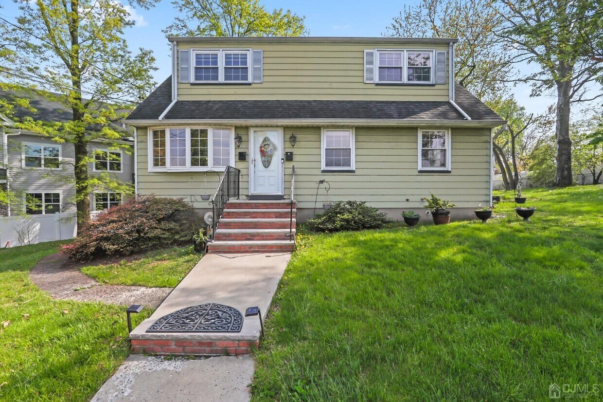 262 Wall St Unit 2, Metuchen, NJ 08840 Room for Rent in Metuchen, NJ