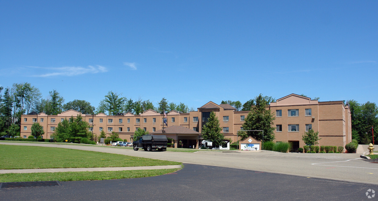 Building Photo - Holiday Niagara Village